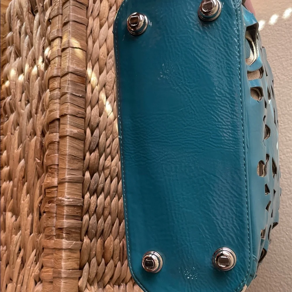 Sondra Roberts Teal & Red Cutout Tote Bags - Picture 4 of 16